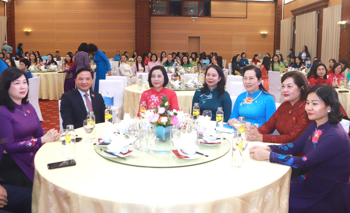 Nữ đại biểu Quốc hội cần phát huy bản lĩnh "dám đề xuất, dám chịu trách nhiệm"- Ảnh 1.