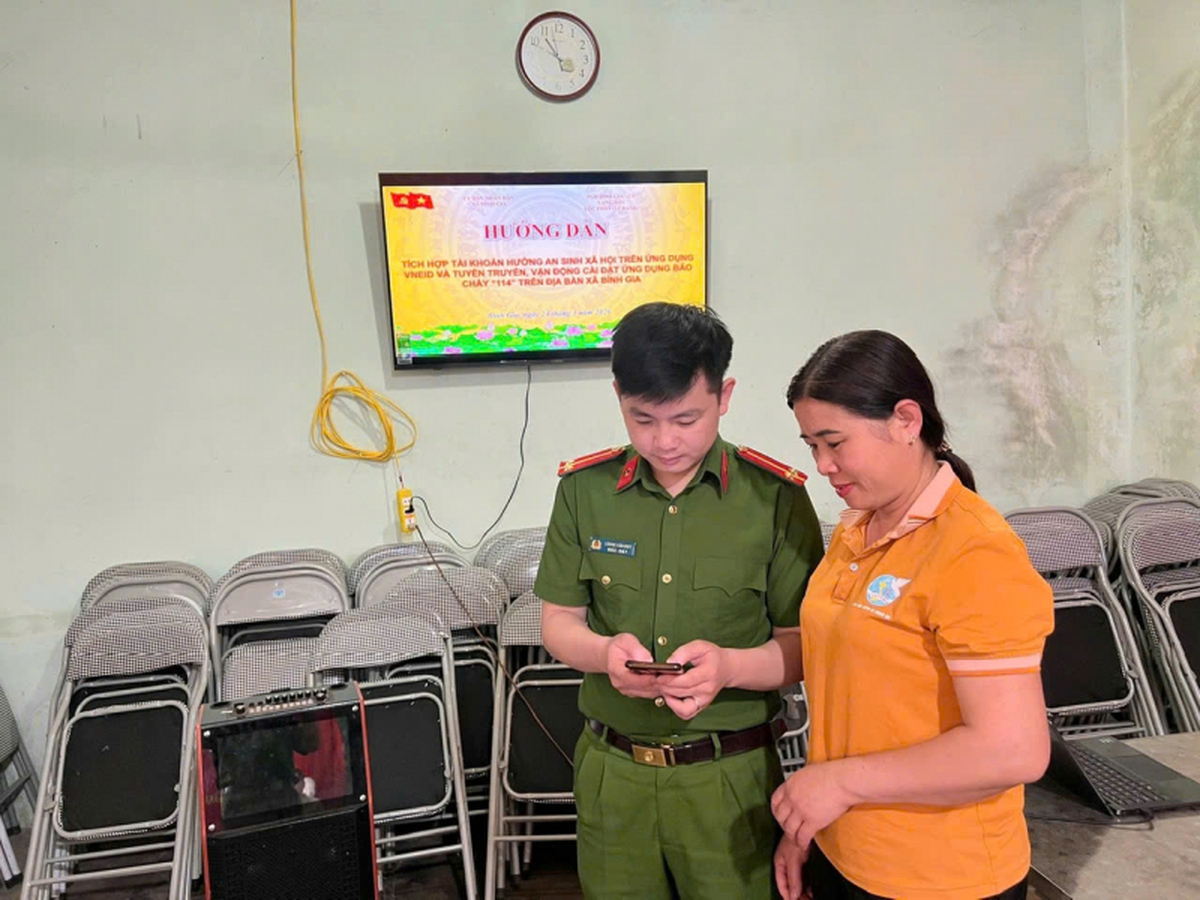 Công an Lạng Sơn tăng cường giúp người dân phòng ngừa cháy nổ mùa nắng nóng- Ảnh 1.