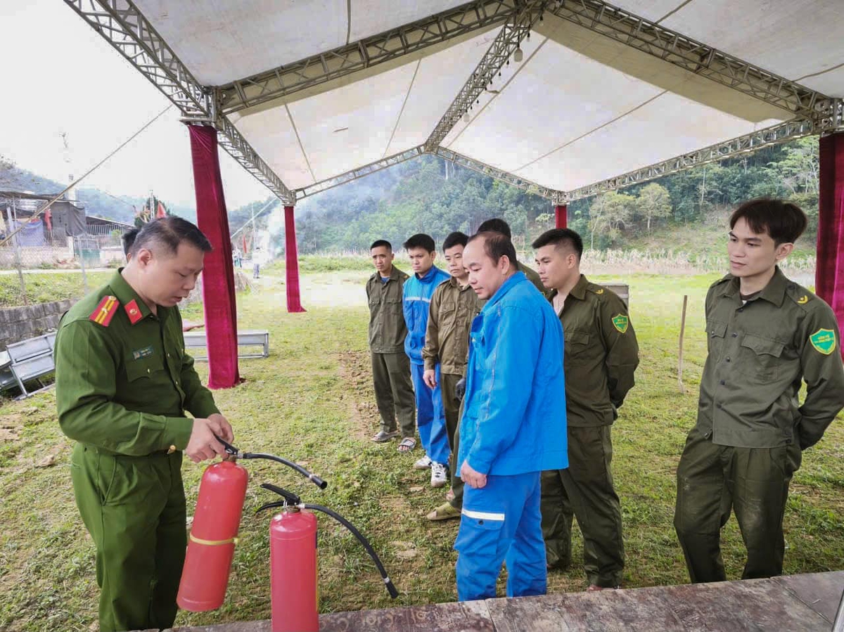 Công an Lạng Sơn tăng cường giúp người dân phòng ngừa cháy nổ mùa nắng nóng- Ảnh 4.