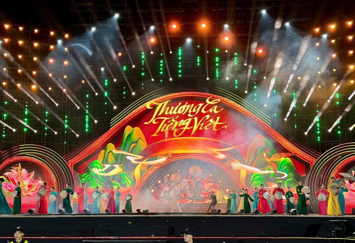 Hàng vạn người tham dự khai mạc Liên hoan Phát thanh toàn quốc 2026 tại Quảng Ninh - Ảnh 1.