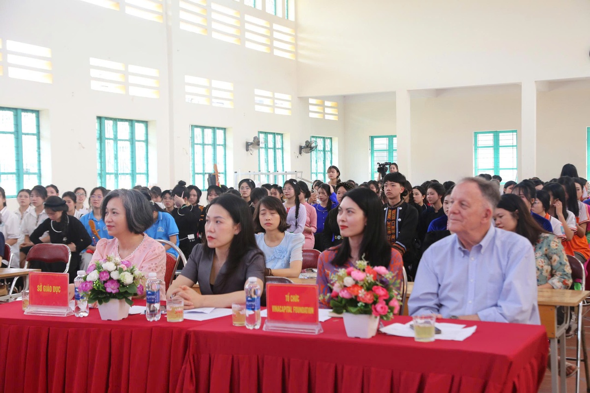 Gần 100 nữ sinh tranh tài cuộc thi kiến thức, kỹ năng- Ảnh 1.