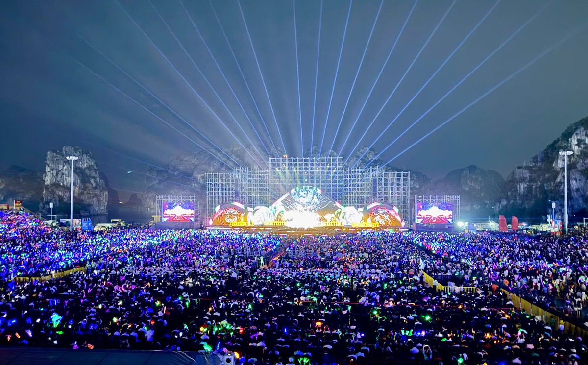 Khai mạc Liên hoan Phát thanh toàn quốc lần thứ XVII thu hút hàng vạn người tham dự