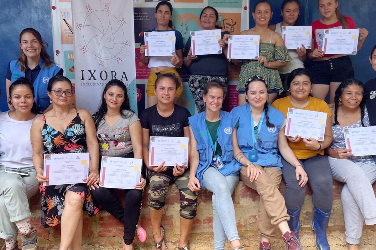 Từ xung đột Colombia đến sàn catwalk: Khi hòa giải "nở hoa" trên những đường may- Ảnh 2.