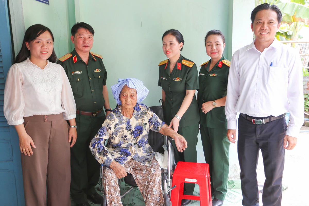 Ban Vì sự tiến bộ của phụ nữ Bộ Quốc phòng tri ân những người làm nên lịch sử- Ảnh 1.