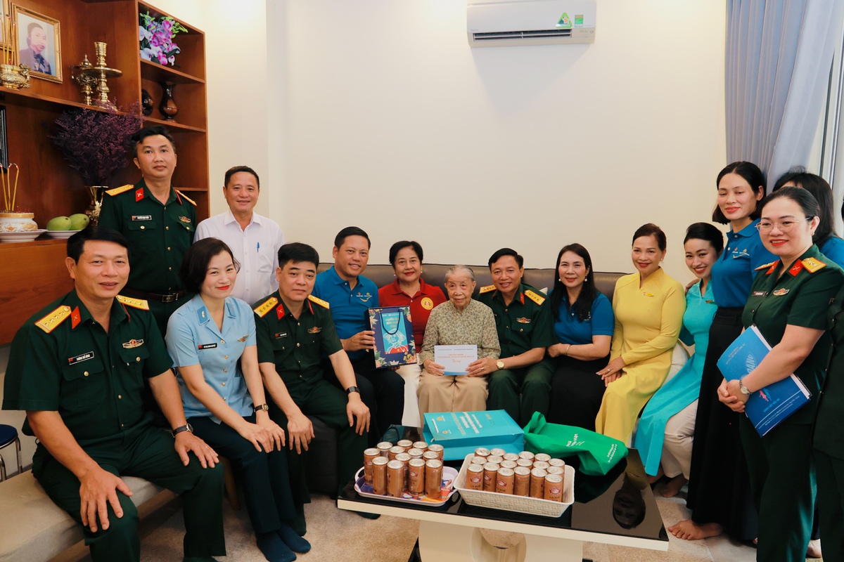 Ban Vì sự tiến bộ của phụ nữ Bộ Quốc phòng tri ân những người làm nên lịch sử- Ảnh 2.