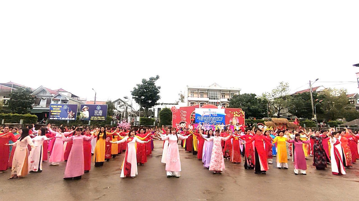 Phụ nữ Cao Bằng phát động đồng diễn dân vũ chào mừng Đại hội phụ nữ toàn quốc XIV- Ảnh 1. Phụ nữ Cao Bằng phát động đồng diễn dân vũ chào mừng Đại hội phụ nữ toàn quốc XIV- Ảnh 1.