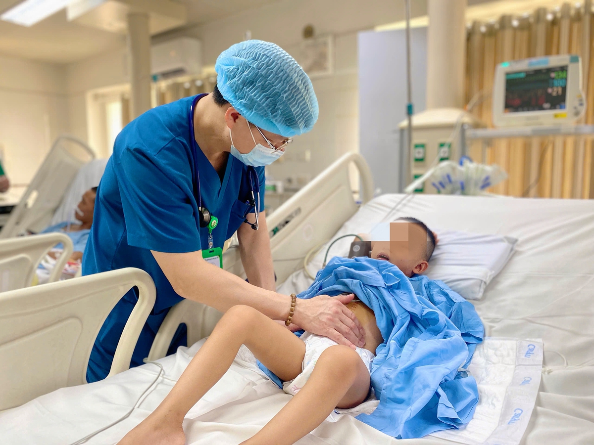 Bé trai 5 tuổi vượt cửa tử sau tai nạn xe khách trên đường lên Tam Đảo- Ảnh 1.