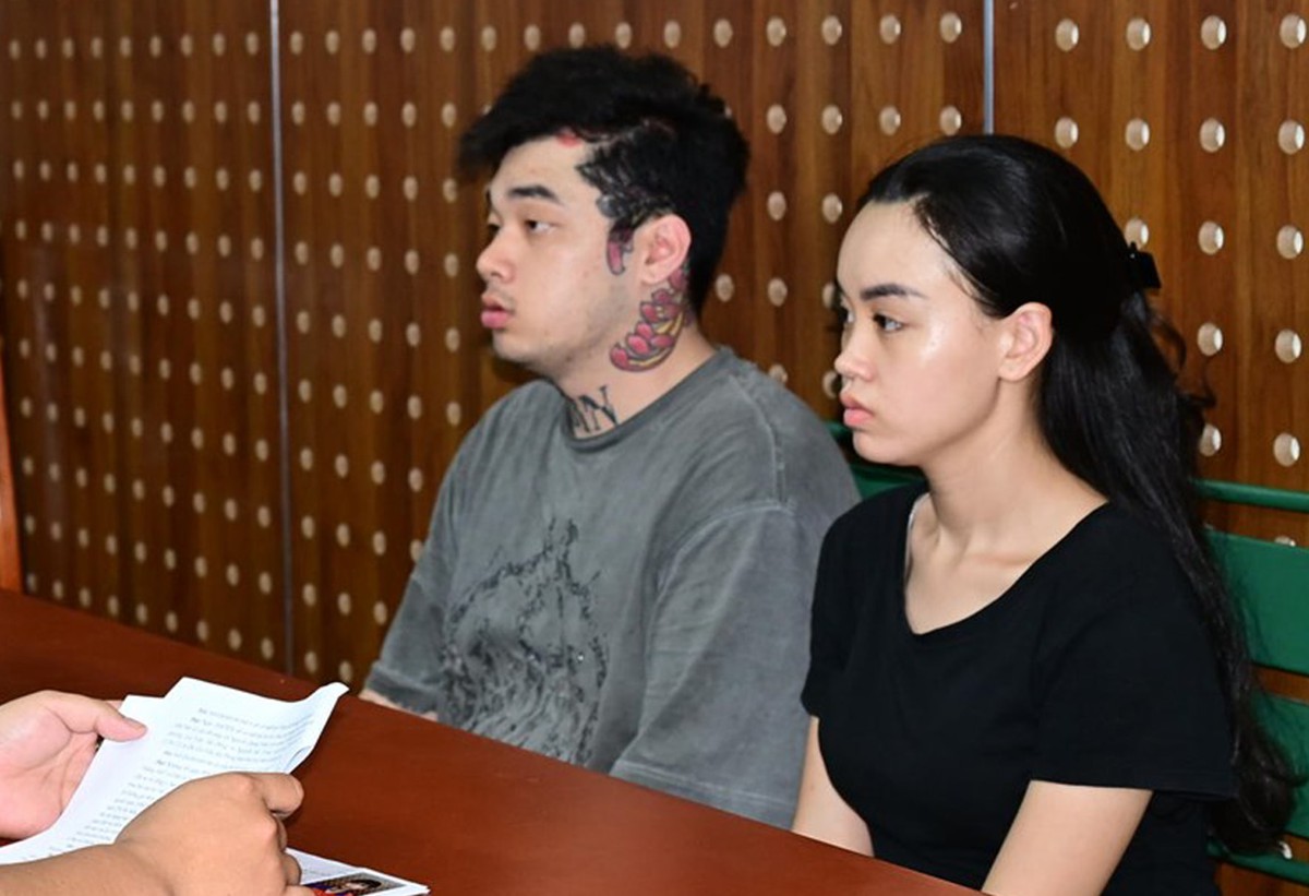 Phá ổ nhóm ma túy, thu giữ 4,46g cần sa, 5 điện thoại di động và 1 xe mô tô- Ảnh 1.