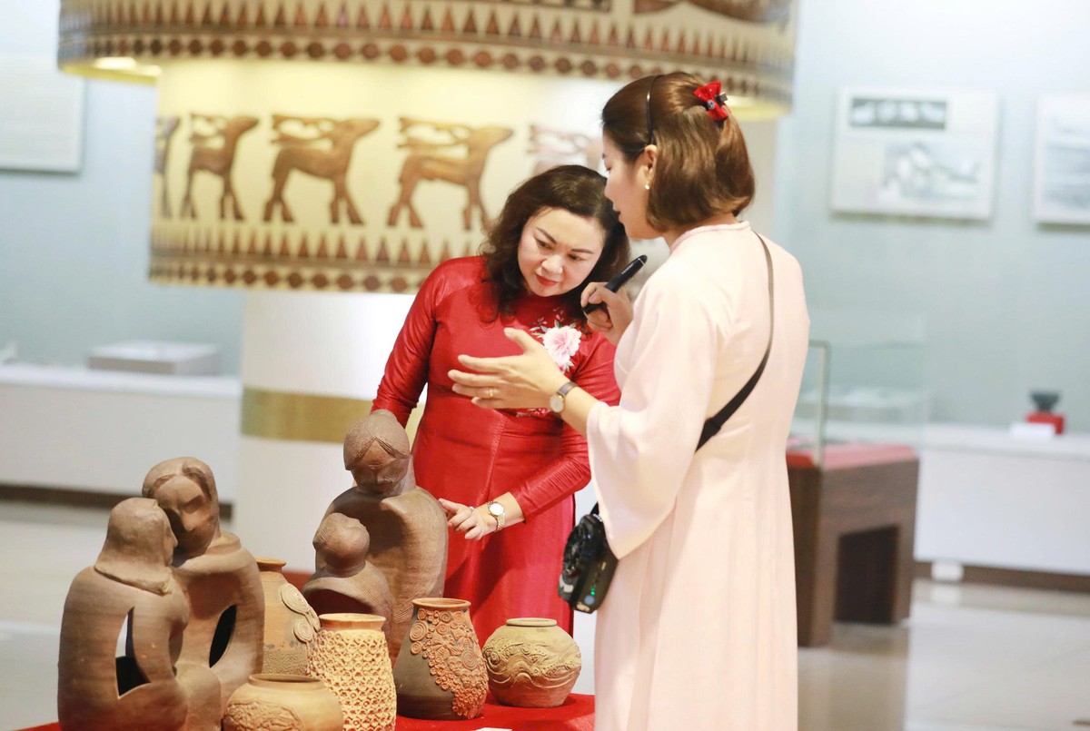 Trưng bày hơn 500 hiện vật, tư liệu về thời đại Hùng Vương- Ảnh 2. Trưng bày hơn 500 hiện vật, tư liệu về thời đại Hùng Vương- Ảnh 2.