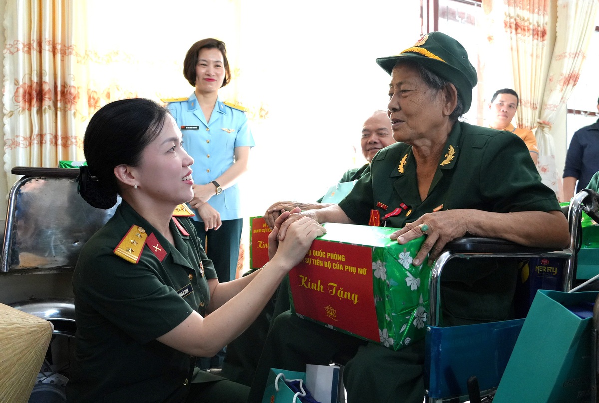 Những câu chuyện xúc động từ "Chuyến bay màu xanh" trên quê hương nữ anh hùng Võ Thị Sáu- Ảnh 7.