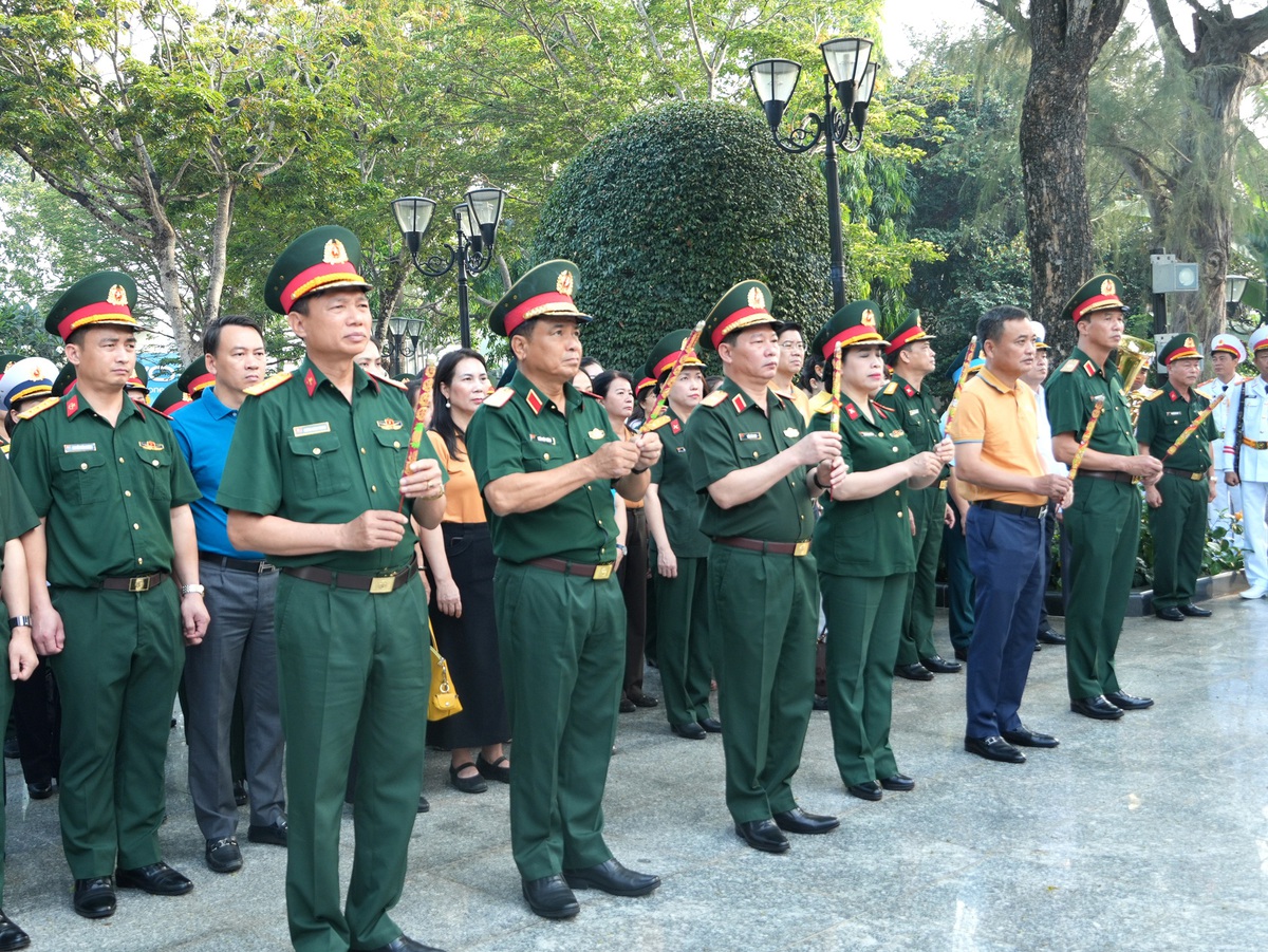 Những câu chuyện xúc động từ "Chuyến bay màu xanh" trên quê hương nữ anh hùng Võ Thị Sáu- Ảnh 1.