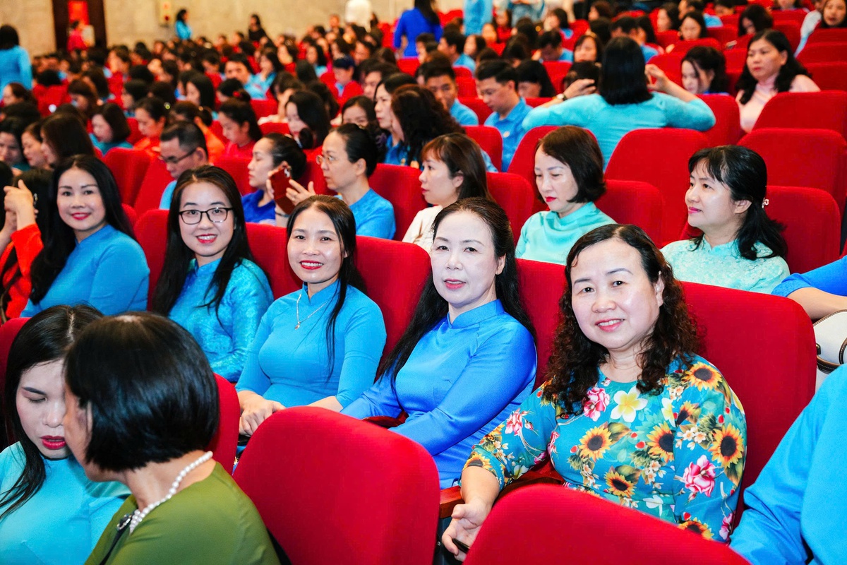 Những "bông hoa" lao động Thủ đô tiếp lửa khát vọng cống hiến- Ảnh 2. Những "bông hoa" lao động Thủ đô tiếp lửa khát vọng cống hiến- Ảnh 2.