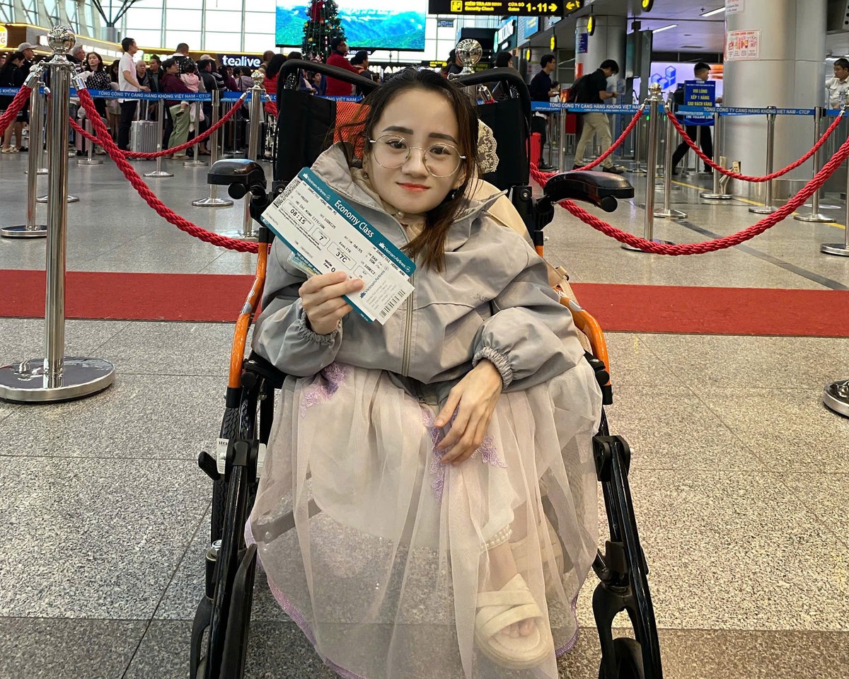 Ánh mặt trời qua ô cửa hẹp và giấc mơ tự do của "đóa hoa thủy tinh"- Ảnh 5.