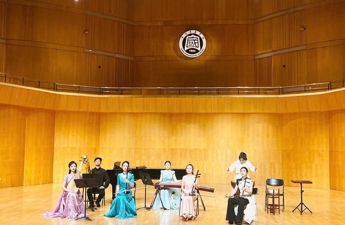 Tiết mục biểu diễn của các nghệ sĩ Việt Nam tại Trung Quốc Tiết mục biểu diễn của các nghệ sĩ Việt Nam tại Trung Quốc