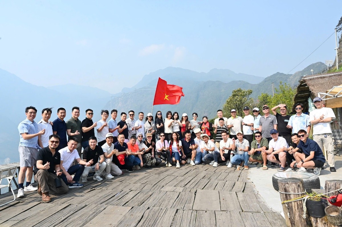 Nâng bước giấc mơ đến trường của trẻ em vùng cao- Ảnh 1. Nâng bước giấc mơ đến trường của trẻ em vùng cao- Ảnh 1.