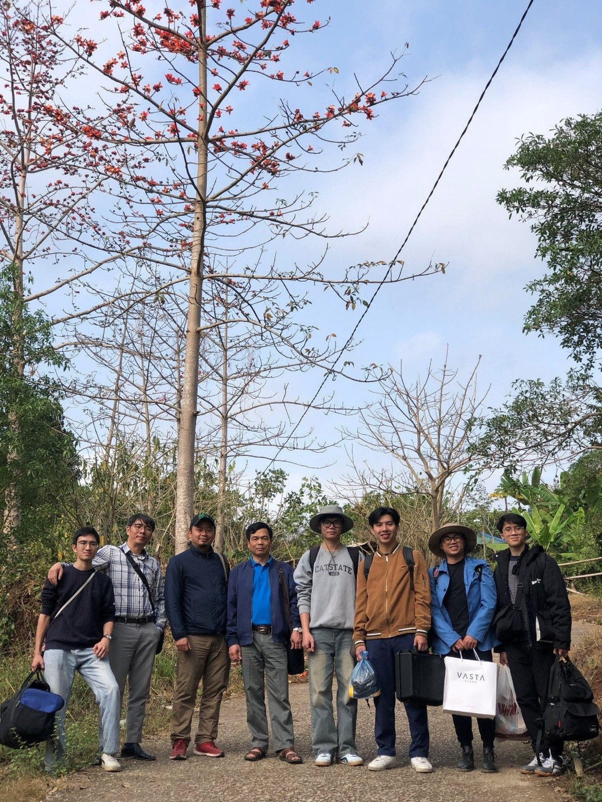 Nâng bước giấc mơ đến trường của trẻ em vùng cao- Ảnh 2. Nâng bước giấc mơ đến trường của trẻ em vùng cao- Ảnh 2.