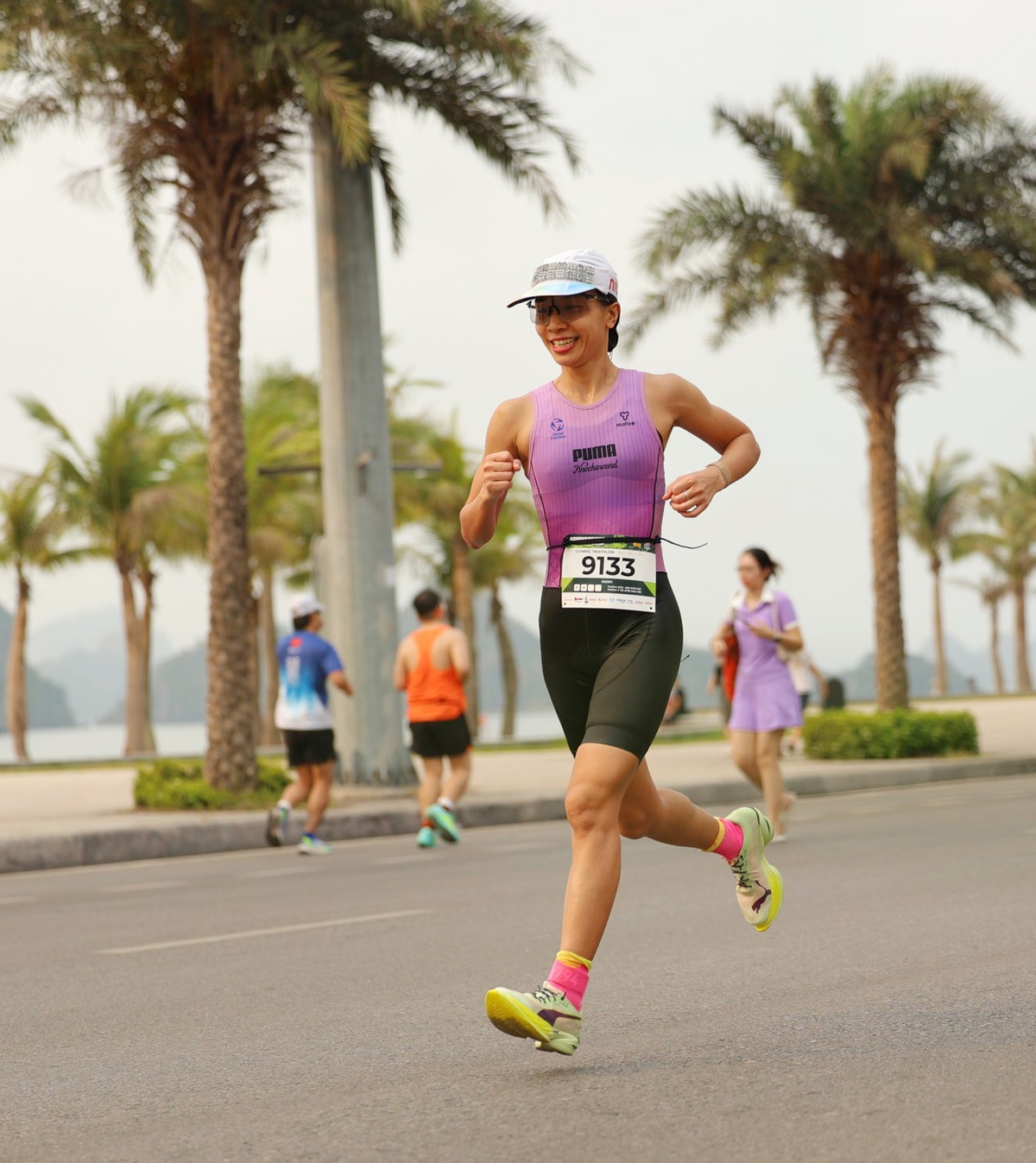 Nữ "chiến binh" tại cuộc đua thể thao đầy thử thách bên bờ vịnh Hạ Long- Ảnh 5. Nữ "chiến binh" tại cuộc đua thể thao đầy thử thách bên bờ vịnh Hạ Long- Ảnh 5.