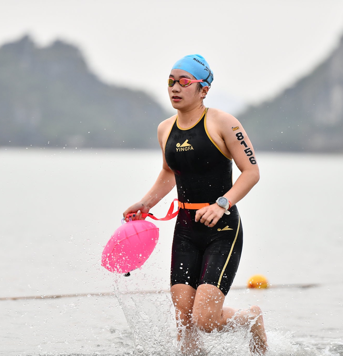 Nữ "chiến binh" tại cuộc đua thể thao đầy thử thách bên bờ vịnh Hạ Long- Ảnh 6. Nữ "chiến binh" tại cuộc đua thể thao đầy thử thách bên bờ vịnh Hạ Long- Ảnh 6.