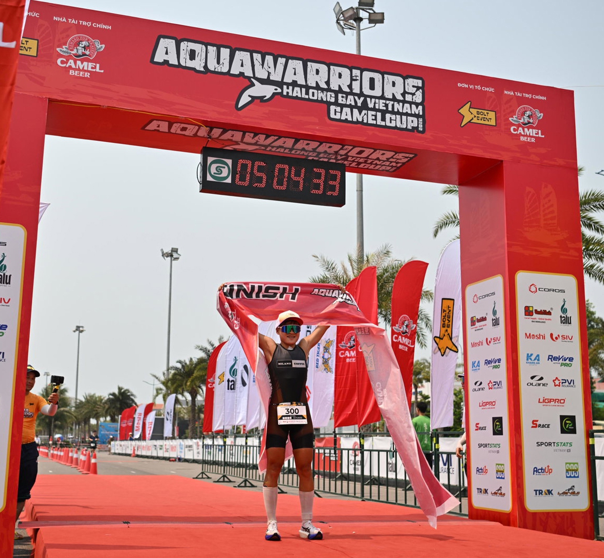 Nữ "chiến binh" tại cuộc đua thể thao đầy thử thách bên bờ vịnh Hạ Long- Ảnh 2. Nữ "chiến binh" tại cuộc đua thể thao đầy thử thách bên bờ vịnh Hạ Long- Ảnh 2.