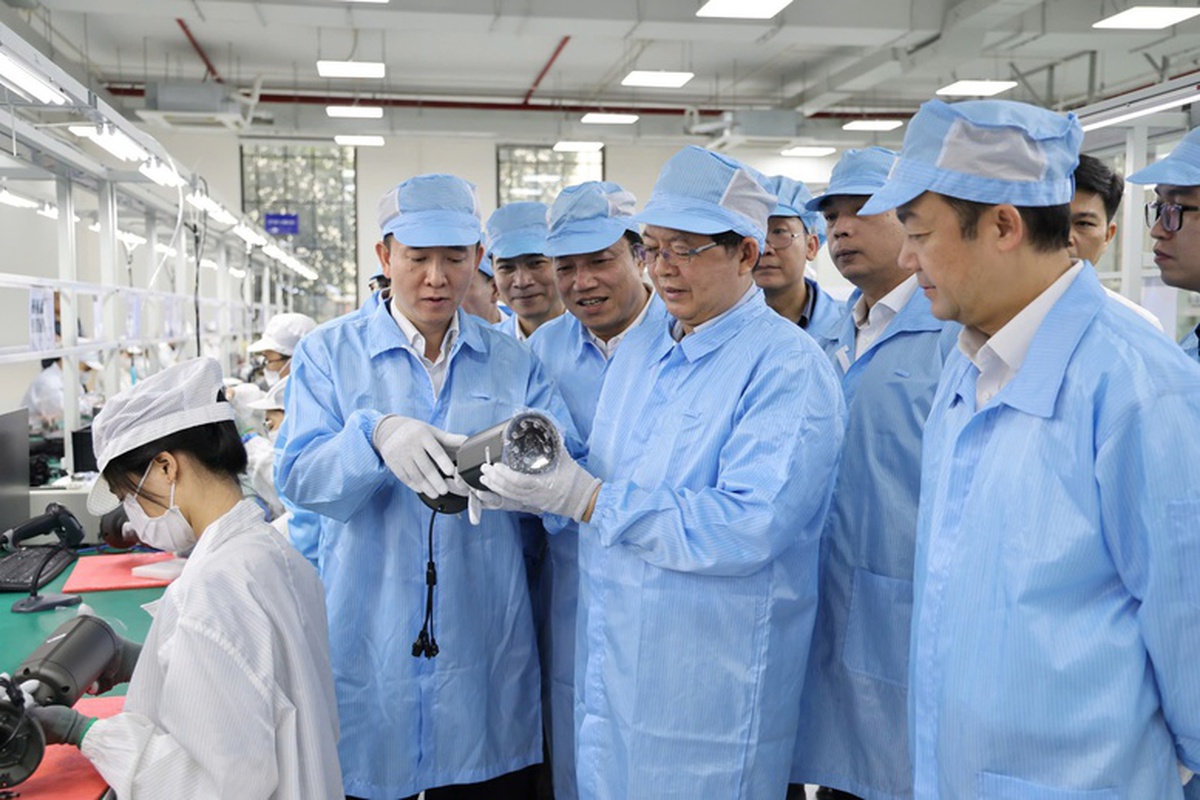 Phó Thủ tướng Hồ Quốc Dũng: Hoàn thiện thể chế, xây dựng "đầu tàu" công nghệ để làm chủ camera AI- Ảnh 1. Phó Thủ tướng Hồ Quốc Dũng: Hoàn thiện thể chế, xây dựng "đầu tàu" công nghệ để làm chủ camera AI- Ảnh 1.