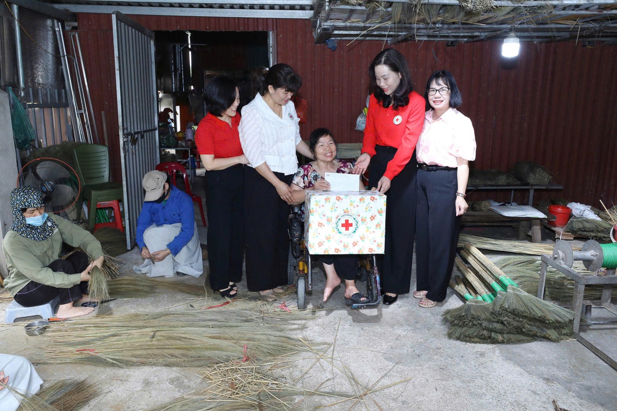 Chia sẻ, tặng quà trẻ em, người khuyết tật ở Lạng Sơn- Ảnh 4.