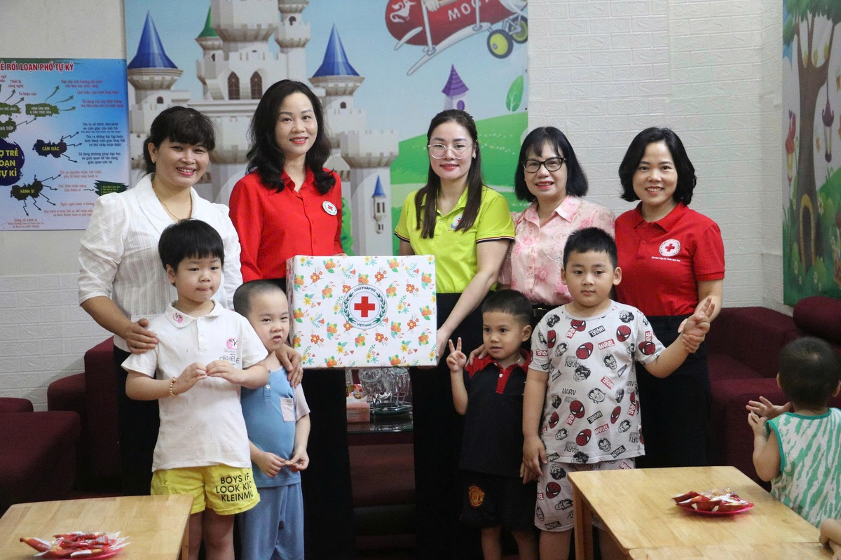 Chia sẻ, tặng quà trẻ em, người khuyết tật ở Lạng Sơn- Ảnh 3.