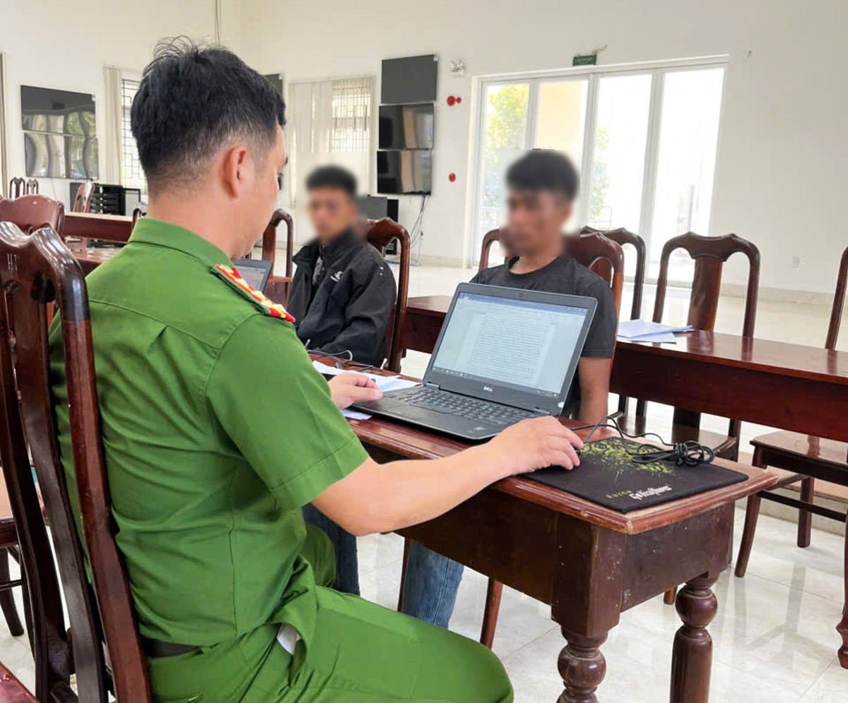 Trộm ô tô rồi gây tai nạn vì không biết lái- Ảnh 1. Trộm ô tô rồi gây tai nạn vì không biết lái- Ảnh 1.