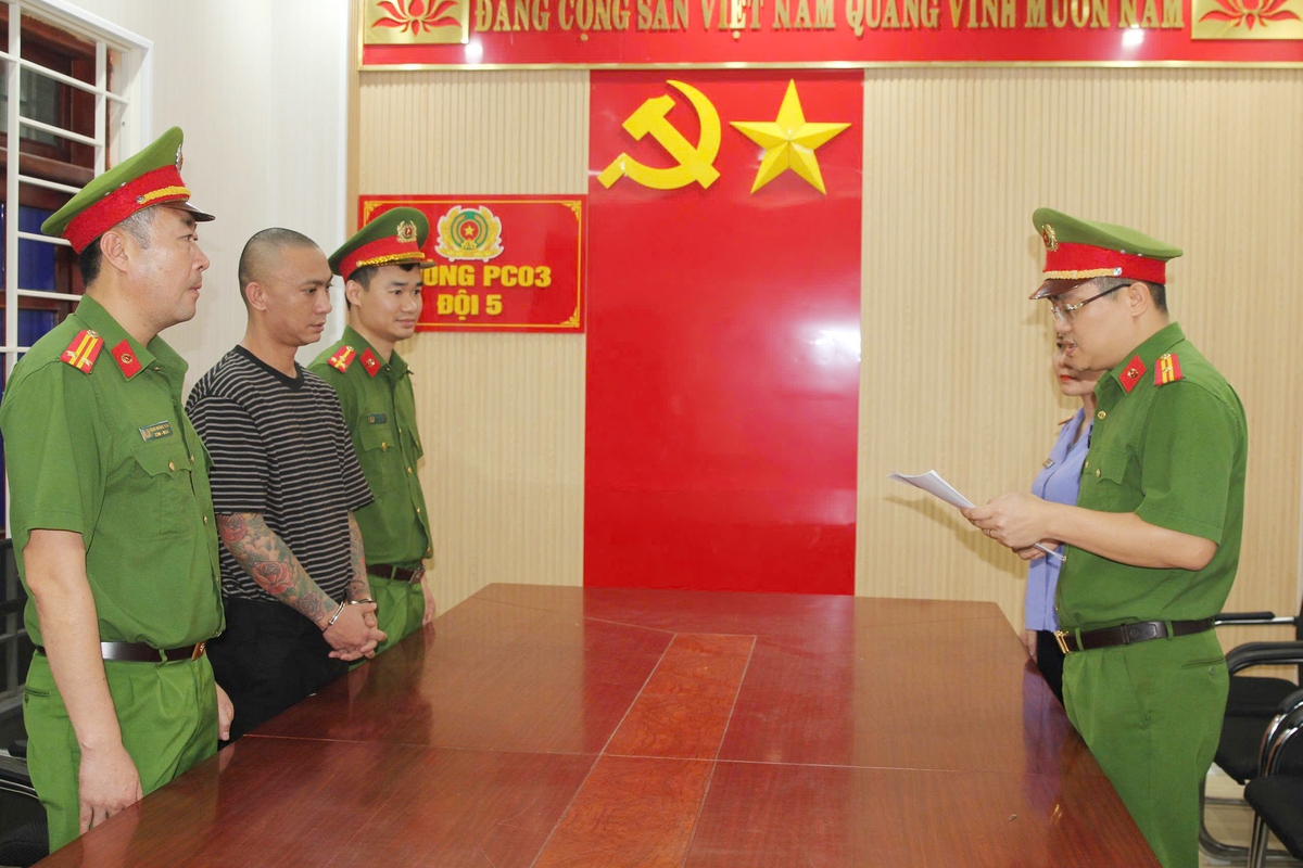 Bắt đối tượng sản xuất thuốc hen suyễn giả chứa chất cấm, tiêu thụ gần 1000 lọ- Ảnh 1.