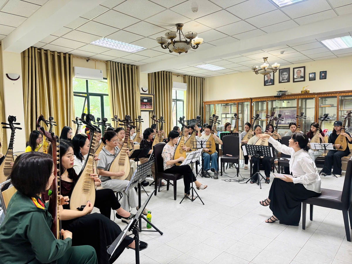 Các nghệ sĩ Tỳ bà nhiều thế hệ đã tập luyện cho chương trình "Đoàn viên" trong suốt 1 tháng