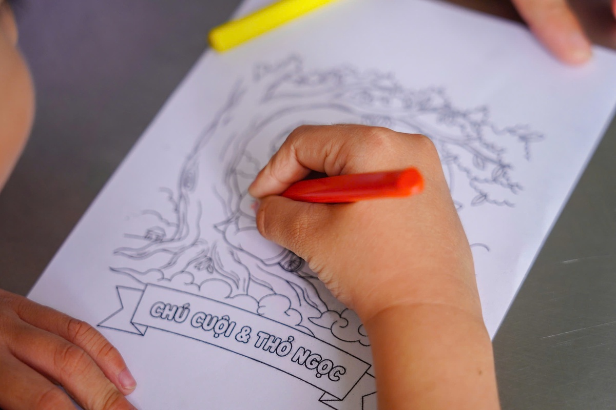 Lớp vẽ cho bệnh nhi góp phần gieo mầm tình yêu với sách- Ảnh 4.