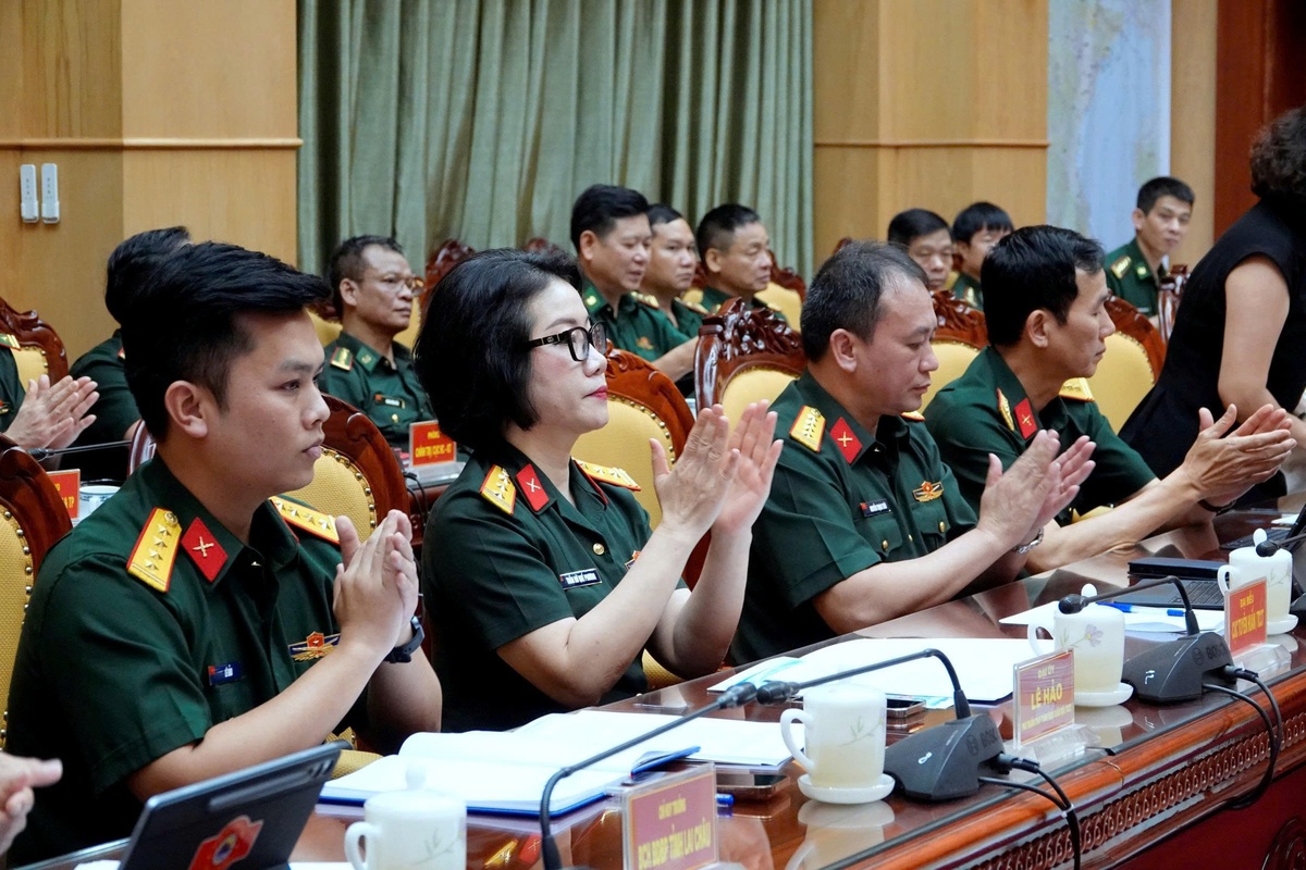 Bộ đội Biên phòng quyết tâm đưa chuyển đổi số vào từng bản, từng hộ dân ở biên giới- Ảnh 3. Bộ đội Biên phòng quyết tâm đưa chuyển đổi số vào từng bản, từng hộ dân ở biên giới- Ảnh 3.