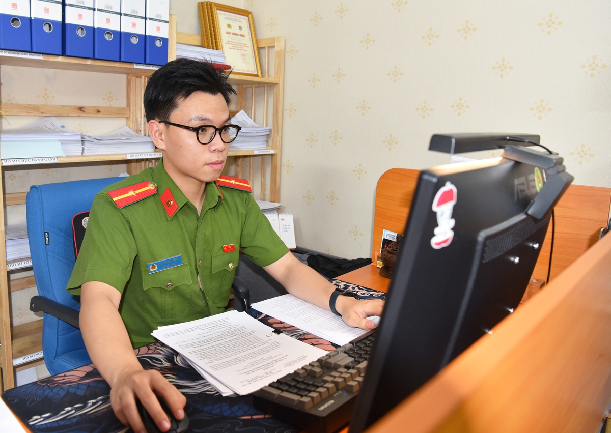 Cán bộ tham mưu Kỹ thuật hình sự Công an Hà Nội: Thầm lặng giữ cho mỗi quyết định đi đúng hướng- Ảnh 5.