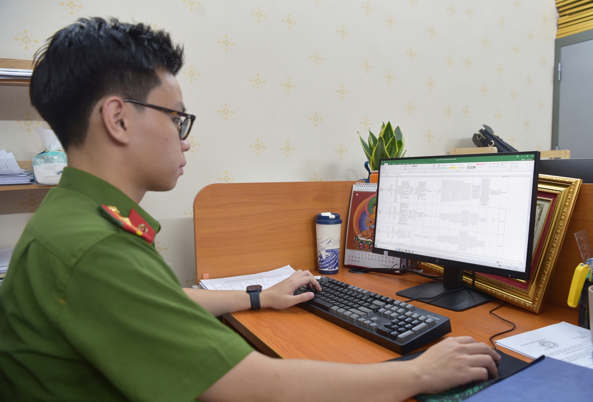 Cán bộ tham mưu Kỹ thuật hình sự Công an Hà Nội: Thầm lặng giữ cho mỗi quyết định đi đúng hướng- Ảnh 3.