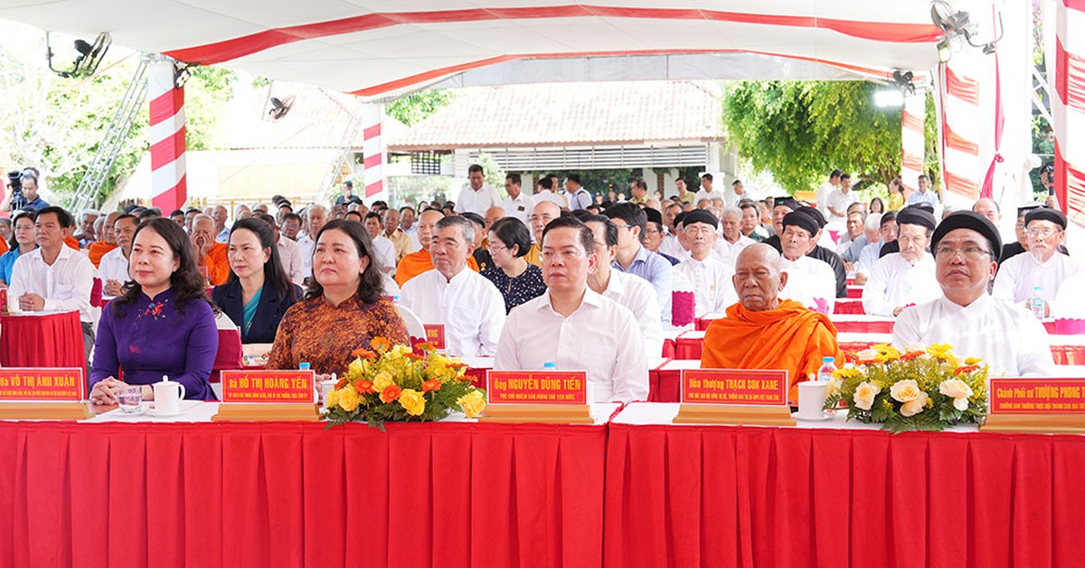 Phó Chủ tịch nước Võ Thị Ánh Xuân dự Ngày hội Văn hóa các dân tộc tỉnh Vĩnh Long- Ảnh 1.