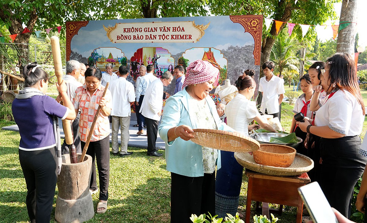 Phó Chủ tịch nước Võ Thị Ánh Xuân dự Ngày hội Văn hóa các dân tộc tỉnh Vĩnh Long- Ảnh 4.