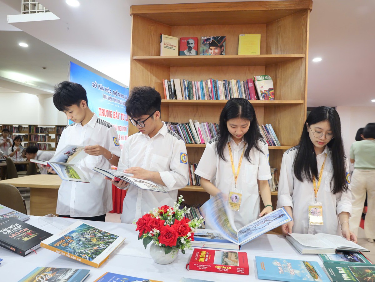 Khai mạc Trưng bày tư liệu và Hội sách Đất Tổ năm 2026- Ảnh 1.