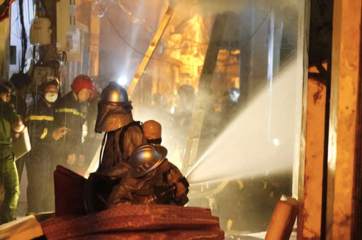 Nguy cơ cháy nổ: Ai bảo vệ người thuê trọ?
- Ảnh 2.