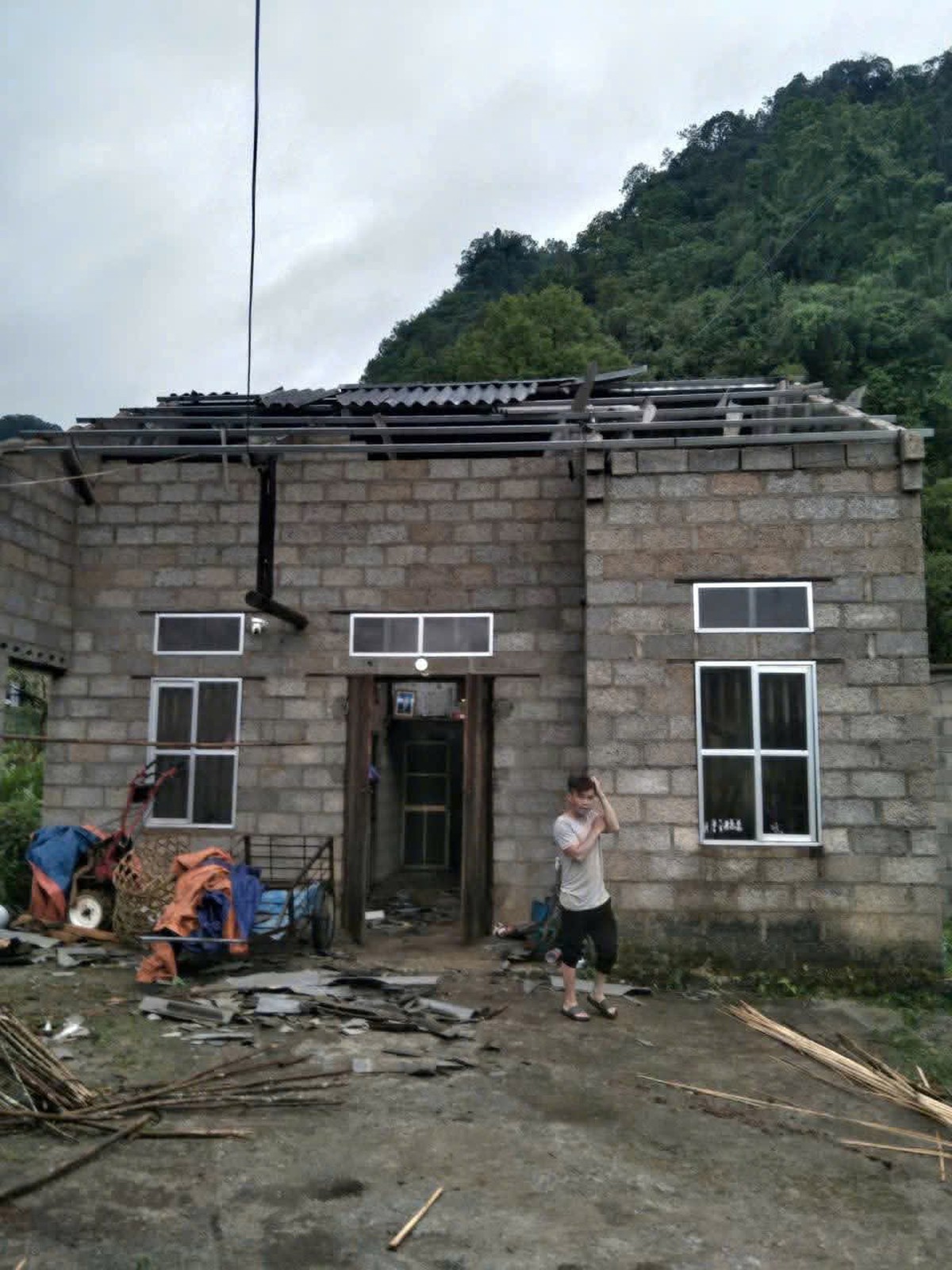 Chủ tịch UBND tỉnh Cao Bằng chỉ đạo khẩn khắc phục hậu quả mưa đá, giông lốc- Ảnh 4.