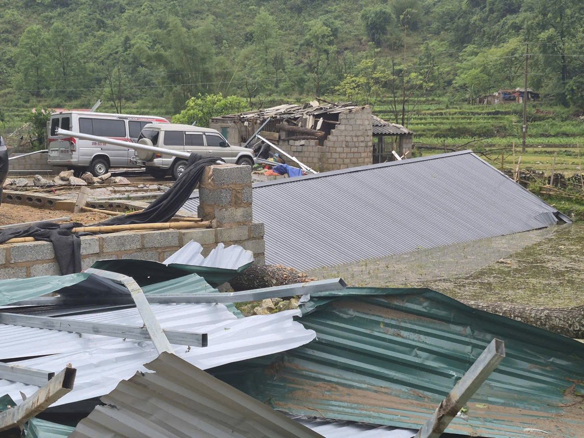 Chủ tịch UBND tỉnh Cao Bằng chỉ đạo khẩn khắc phục hậu quả mưa đá, giông lốc- Ảnh 2.