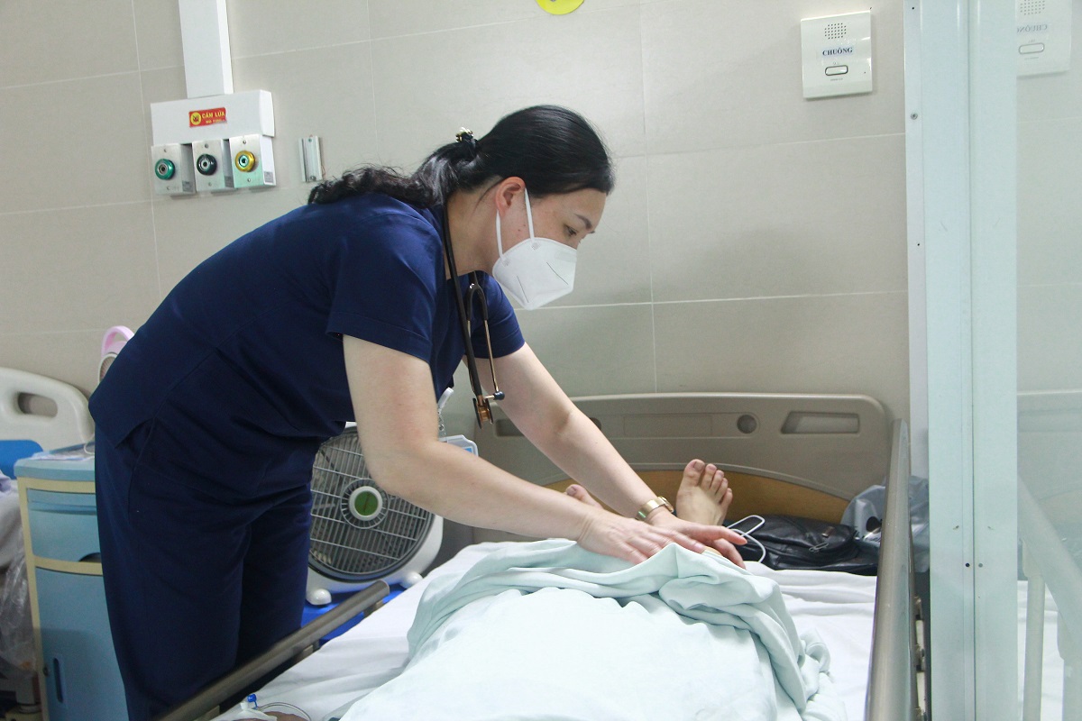 Báo động tình trạng người trẻ mới ngoài 20 đã mắc bệnh "người già" - Ảnh 2.