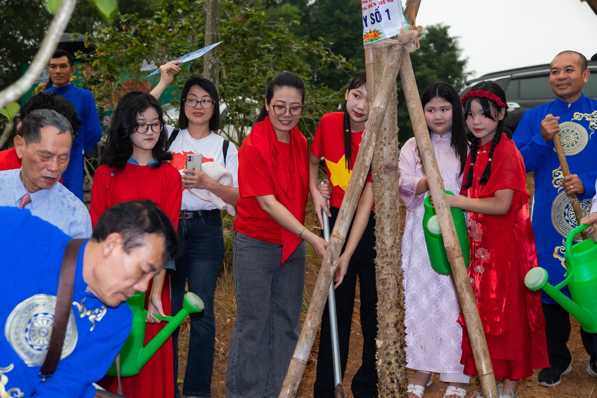 Dự án: “Hoa Gạo thắp sáng Đền Hùng” kết nối 54 dân tộc- Ảnh 1.