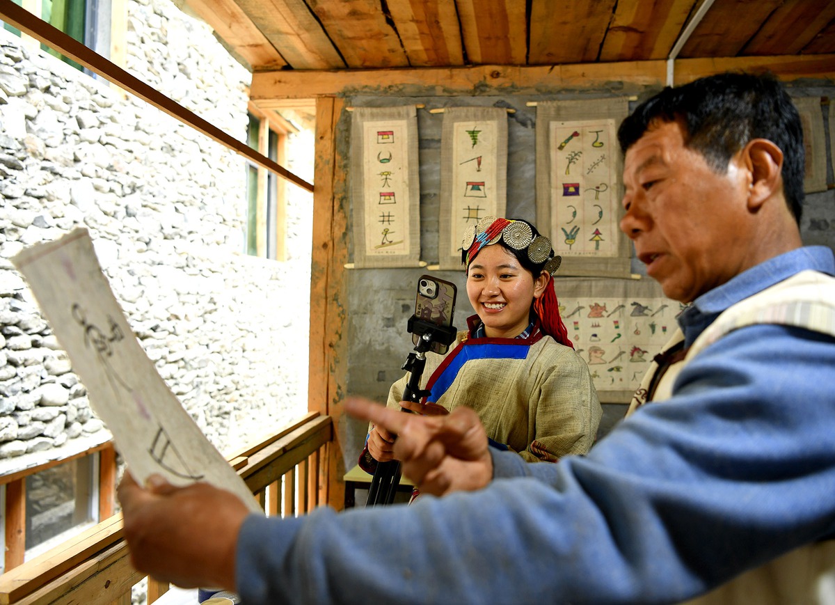 Phụ nữ Eya hồi sinh làng cổ hàng trăm năm- Ảnh 4.