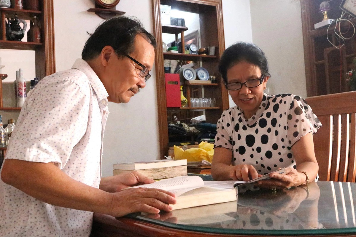 Những người mẹ, người bà giữ nếp đọc trong gia đình thời công nghệ số- Ảnh 4.