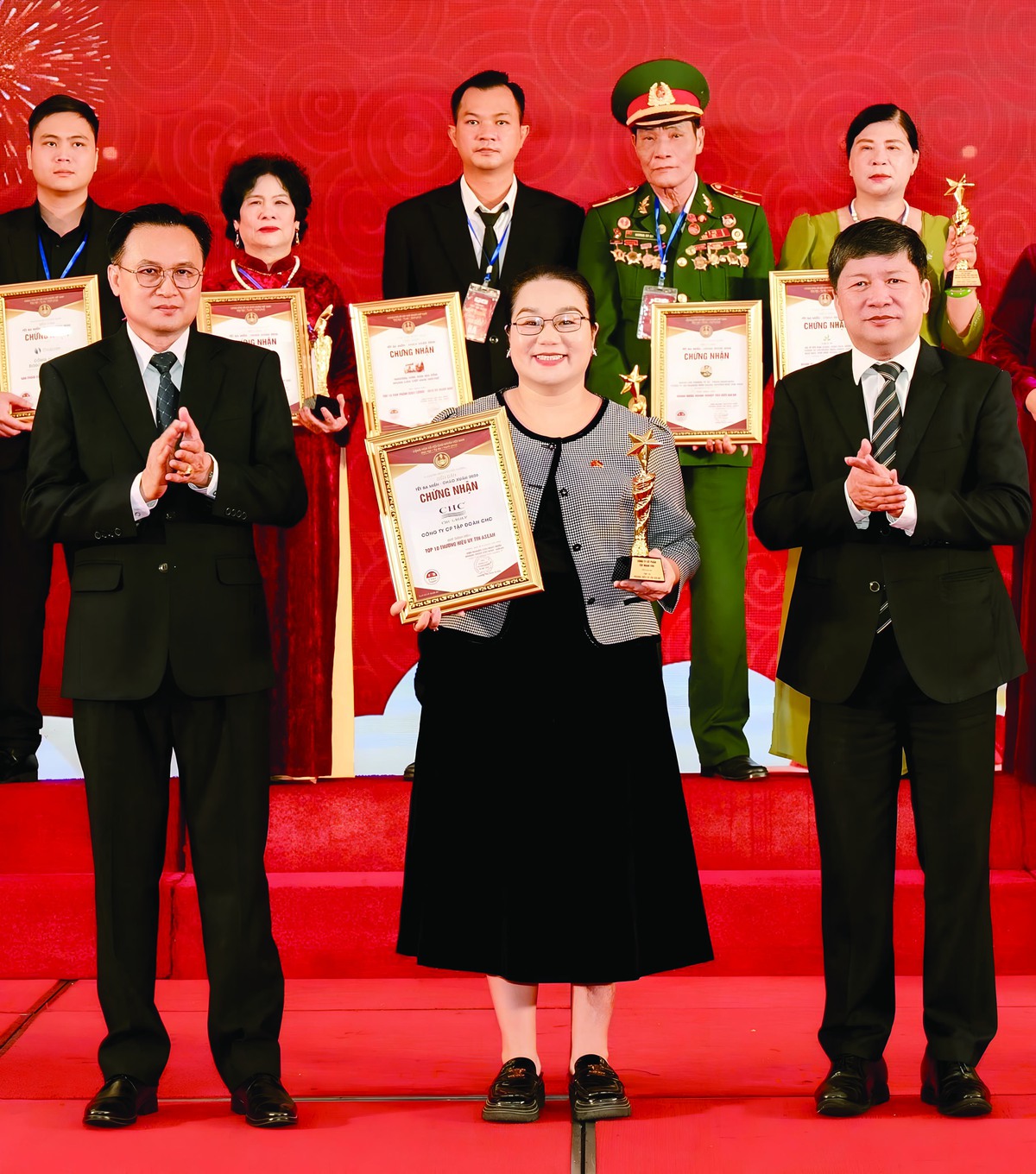 Tiến sĩ Đỗ Thị  Hoài nhận vinh danh thương hiệu CHC