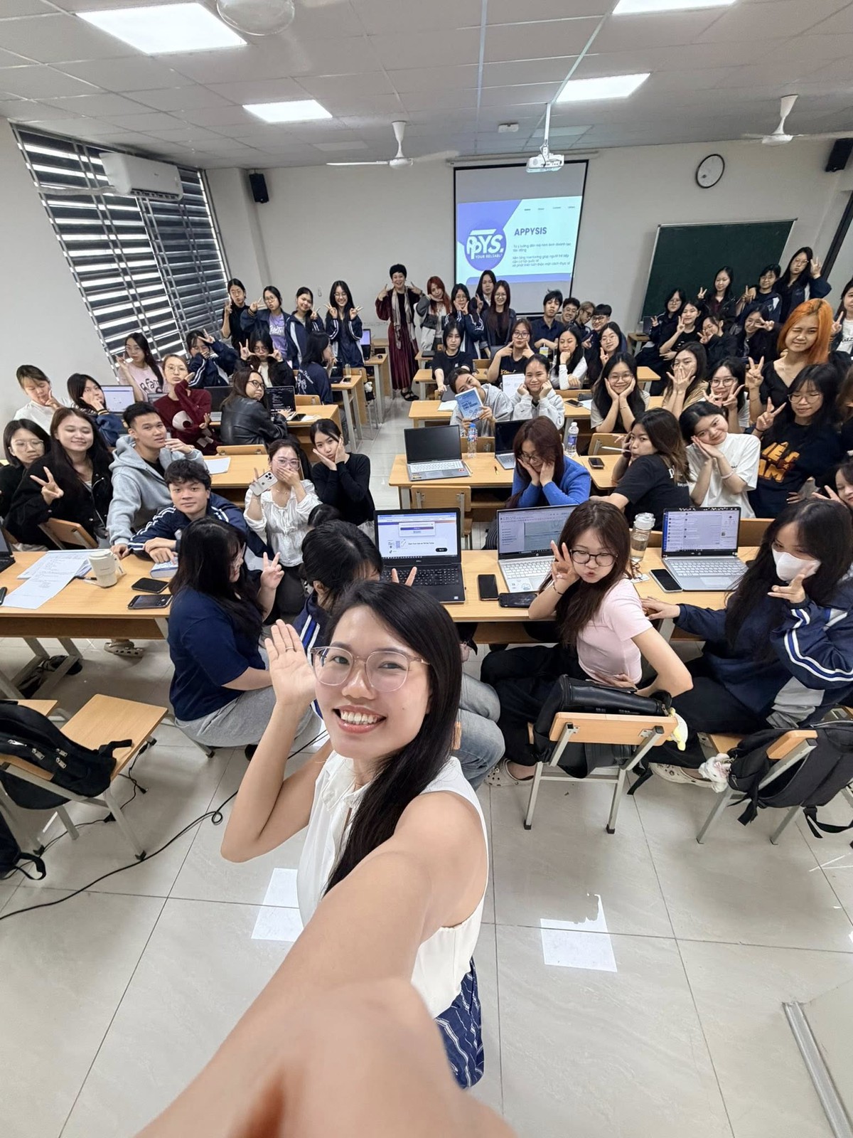 Sách là để chia sẻ, không phải để trưng bày trên kệ- Ảnh 5.