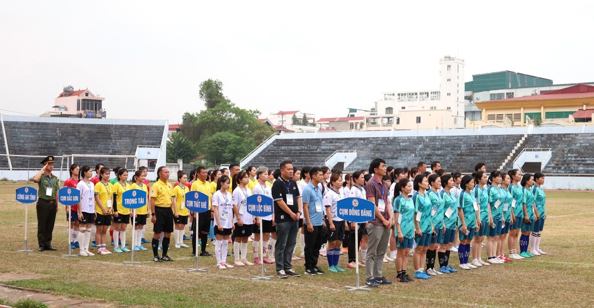 Bóng đá nữ lan tỏa tinh thần thể thao và bình đẳng giới - Ảnh 1.