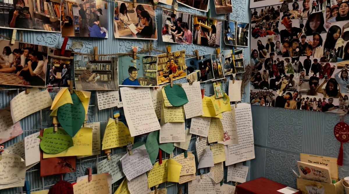 "Thư viện 0 đồng" giữa lòng Hà Nội: Sẻ chia tri thức bằng niềm tin- Ảnh 5.