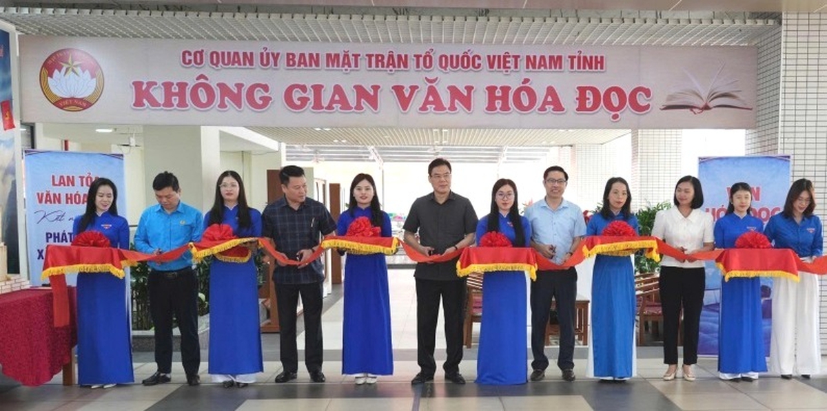 Khai trương "Không gian văn hóa đọc" tại Ủy ban MTTQ Việt Nam tỉnh Cao Bằng- Ảnh 1.