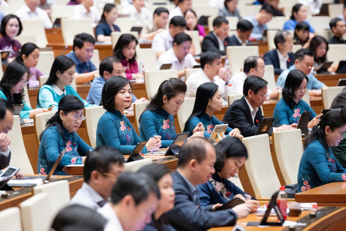 Mức sinh giảm sâu: Cần chính sách đủ mạnh để người dân "muốn sinh và dám sinh"- Ảnh 2.