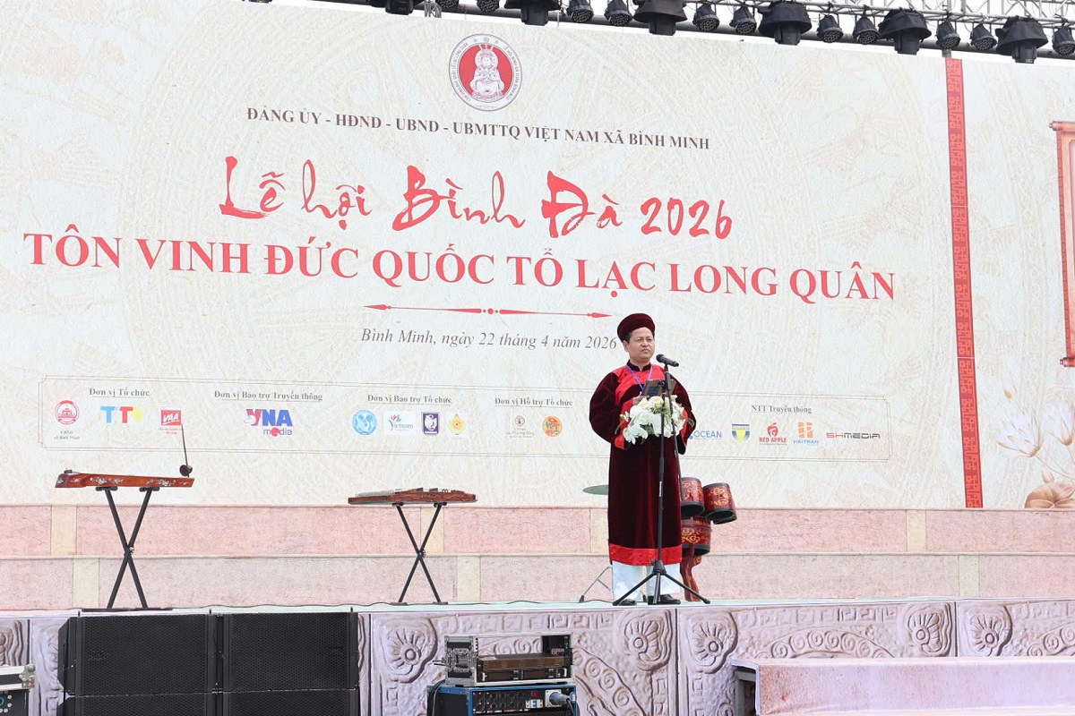 Hàng nghìn người dự lễ rước, dâng hương Đức Quốc Tổ Lạc Long Quân, lan tỏa giá trị gia đình Việt- Ảnh 8.